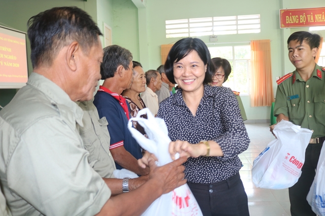 Mang yêu thương về với người dân vùng biên giới đất Sen Hồng - Ảnh minh hoạ 4