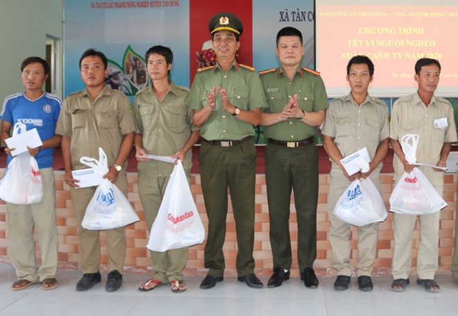 Mang yêu thương về với người dân vùng biên giới đất Sen Hồng - Ảnh minh hoạ 6