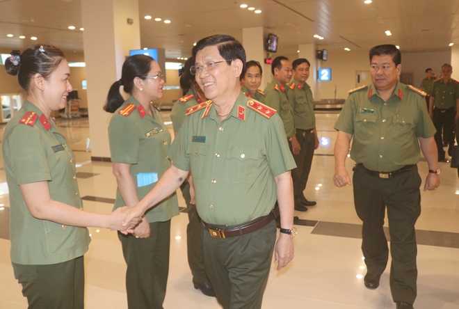 Thứ trưởng Nguyễn Văn Sơn kiểm tra công tác tại Trạm Công an cửa khẩu sân bay Cần Thơ - Ảnh minh hoạ 4