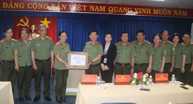 Thứ trưởng Nguyễn Văn Sơn kiểm tra công tác tại Trạm Công an cửa khẩu sân bay Cần Thơ - Ảnh minh hoạ 7