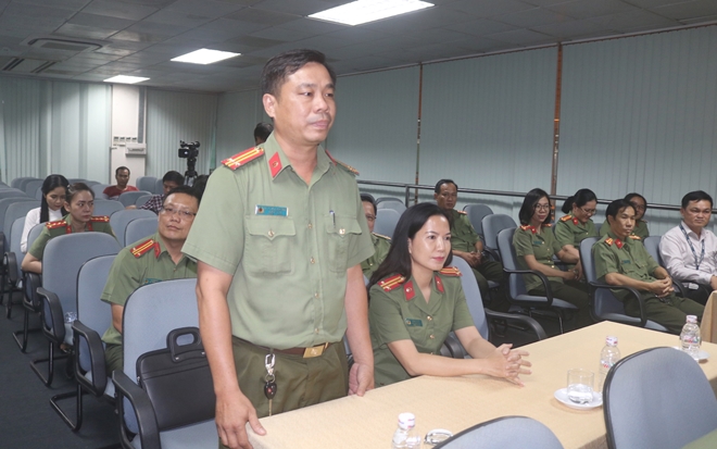 Thứ trưởng Nguyễn Văn Sơn kiểm tra công tác tại Trạm Công an cửa khẩu sân bay Cần Thơ