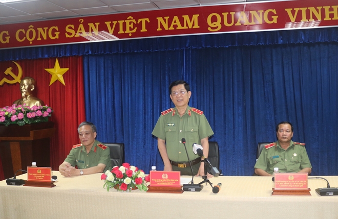 Thứ trưởng Nguyễn Văn Sơn kiểm tra công tác tại Trạm Công an cửa khẩu sân bay Cần Thơ - Ảnh minh hoạ 6