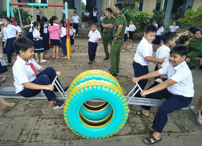 Đoàn Thanh niên Công an tỉnh Tiền Giang thiết kế khu vui chơi cho thiếu nhi