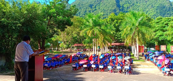 Tặng gần 1.000 suất quà cho học sinh vùng lũ Quan Hóa, Thanh Hóa - Ảnh minh hoạ 10