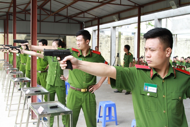 Học viên cảnh sát bắn súng, luyện võ trong nắng hè chói chang1 - Ảnh minh hoạ 7