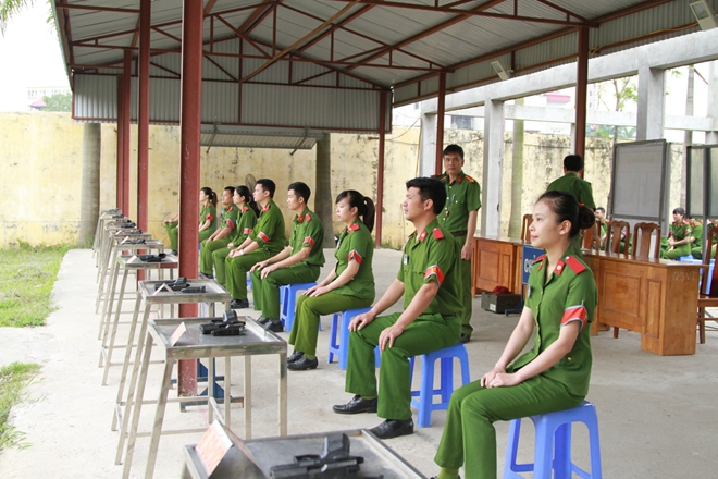 Học viên cảnh sát bắn súng, luyện võ trong nắng hè chói chang1 - Ảnh minh hoạ 4