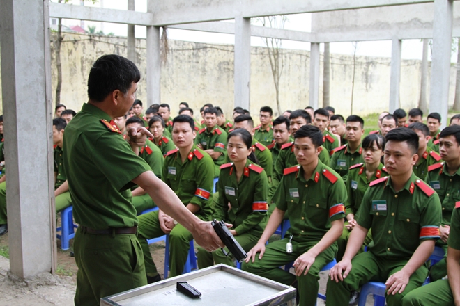 Học viên cảnh sát bắn súng, luyện võ trong nắng hè chói chang1 - Ảnh minh hoạ 2