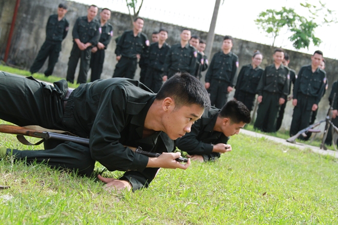 Học viên cảnh sát bắn súng, luyện võ trong nắng hè chói chang1 - Ảnh minh hoạ 10