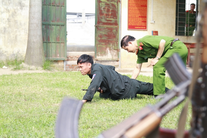 Học viên cảnh sát bắn súng, luyện võ trong nắng hè chói chang1 - Ảnh minh hoạ 11