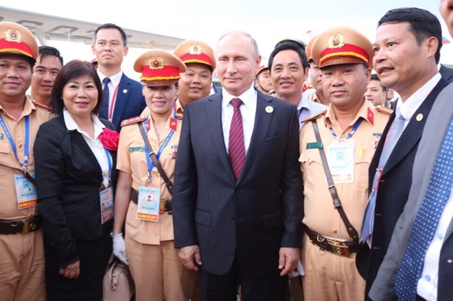 Nữ CSGT duy nhất được Tổng thống Nga Putin bắt tay cảm ơn - Ảnh minh hoạ 2