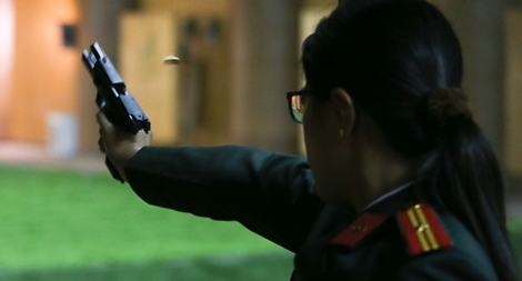 Các thiện xạ Cảnh vệ CAND phô diễn kĩ năng bắn súng “bách phát, bách trúng”