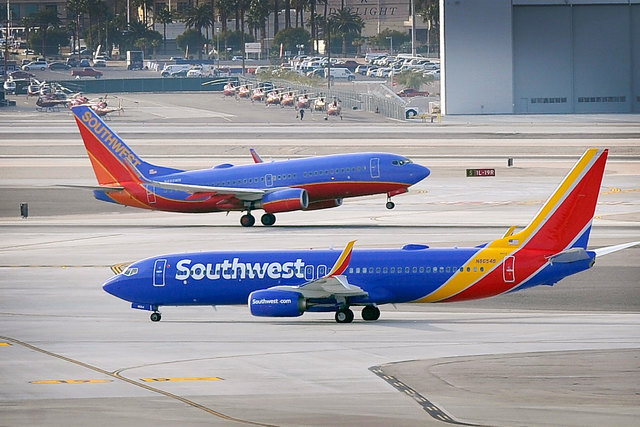 Những chiếc phi cơ của hãng Southwest Airlines. Ảnh: ITN