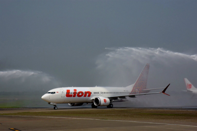 Máy bay chở gần 200 hành khách Indonesia rơi xuống biển, đã tìm thấy các mảnh vỡ