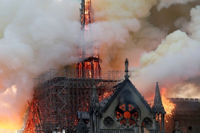 Vụ cháy Nhà thờ Đức Bà Paris và lời tiên tri ám ảnh trước 200 năm của Victor Hugo