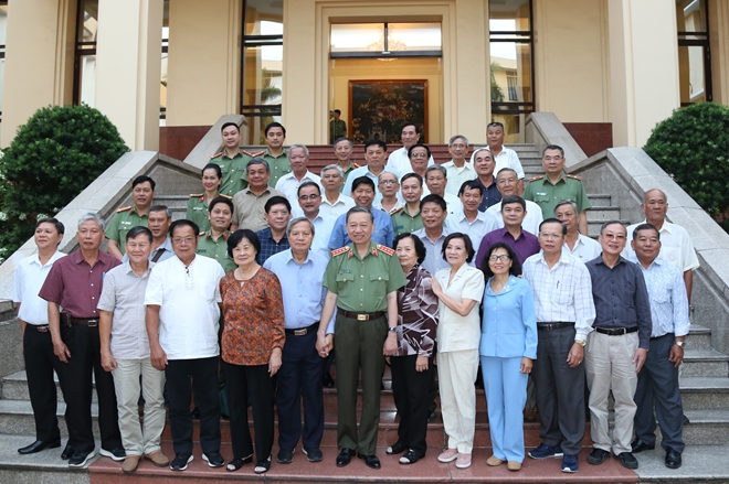 Bộ trưởng Tô Lâm gặp mặt Đoàn CLB Công an hưu trí TP Hồ Chí Minh - Ảnh minh hoạ 5