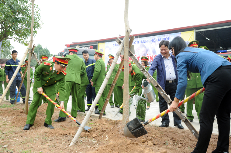 Công an các đơn vị, địa phương phát động “Tết trồng cây” mừng Đảng, mừng Xuân