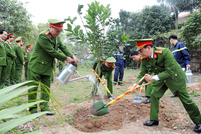 Công an các đơn vị, địa phương phát động “Tết trồng cây” mừng Đảng, mừng Xuân - Ảnh minh hoạ 2