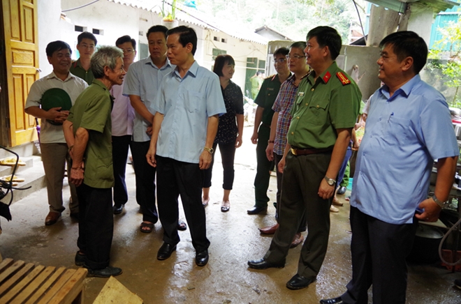 Lãnh đạo tỉnh Hà Giang thăm hỏi những hộ dân  bị ảnh hưởng từ vụ nổ kho quân khí - Ảnh minh hoạ 2