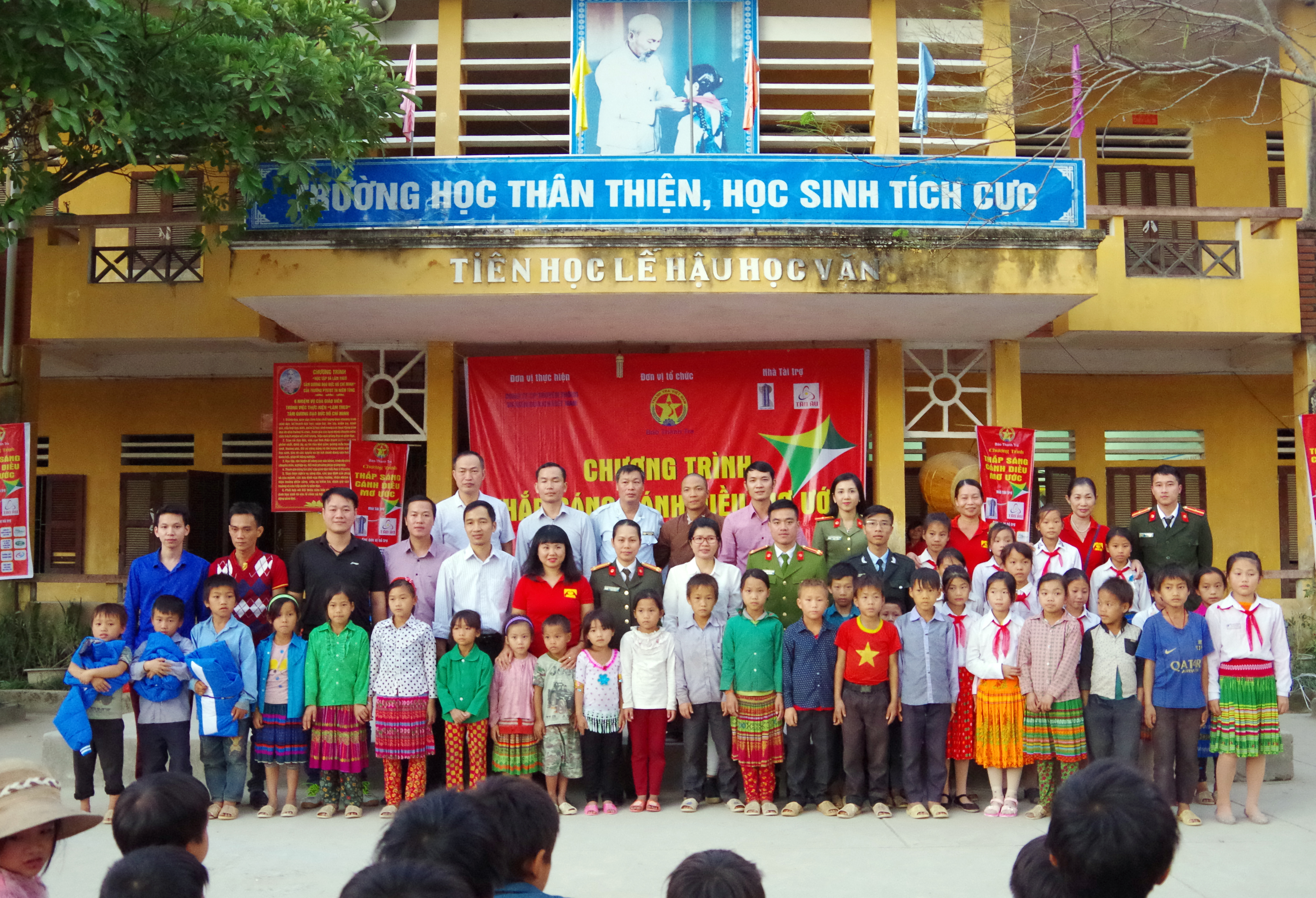 Sẻ chia khó khăn với học sinh xã Niêm Tòng, huyện Mèo Vạc