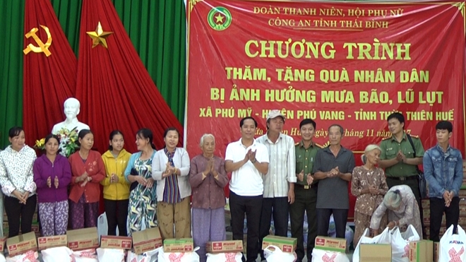 Thăm hỏi nhân dân vùng bão lũ tỉnh Thừa Thiên - Huế - Ảnh minh hoạ 3