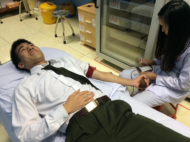 Tuổi trẻ Công an Yên Bái hiến máu cấp cứu kịp thời một bệnh nhân - Ảnh minh hoạ 2
