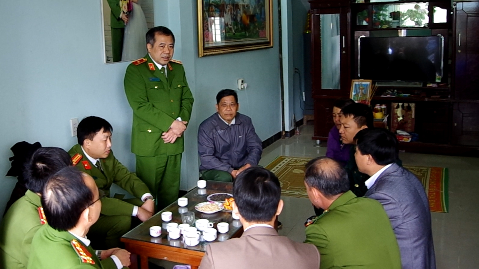 Chia sẻ khó khăn với gia đình Thượng úy Lưu Minh Thức