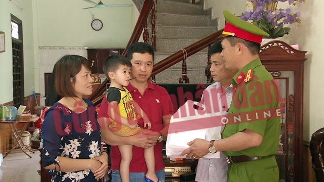 Công an huyện Tiền Hải đã bàn giao cháu Đoàn Minh Quang cho gia đình anh Đoàn Văn Dương trong tình trạng sức khoẻ tốt.