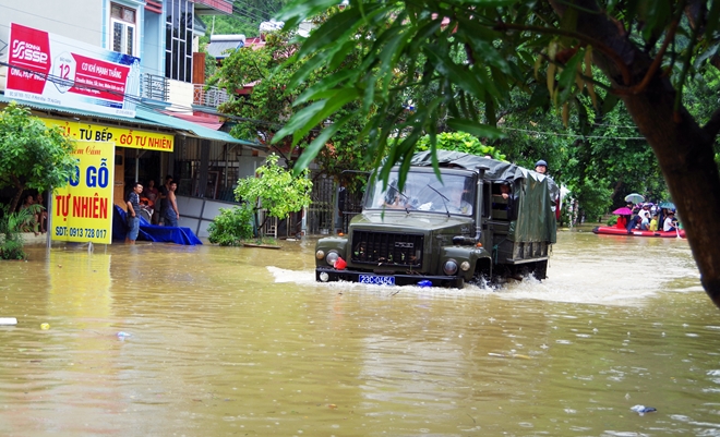 Công an Hà Giang tích cực khắc phục hậu quả mưa lũ
