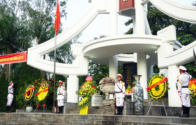 Công an tỉnh Hà Giang viếng nghĩa trang liệt sĩ Quốc gia - Ảnh minh hoạ 2