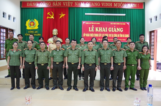 Khai giảng Lớp hoàn thiện Trung cấp lý luận chính trị tại Hà Giang