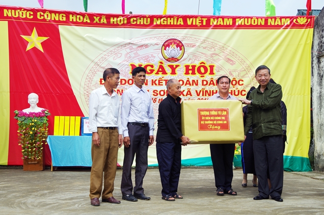 Bộ trưởng Tô Lâm dự Ngày hội Đại đoàn kết toàn dân tộc tại tỉnh Hà Giang