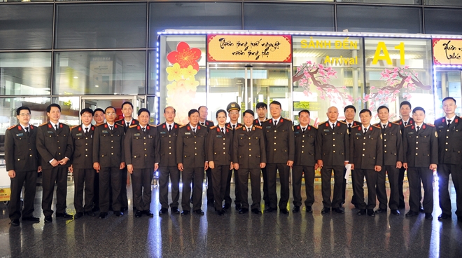 Thứ trưởng Bùi Văn Nam kiểm tra công tác ứng trực tại Sân bay Nội Bài - Ảnh minh hoạ 5