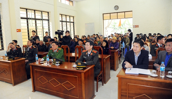 Thứ trưởng Nguyễn Văn Sơn tặng quà đồng bào nghèo ở Cao Bằng - Ảnh minh hoạ 2