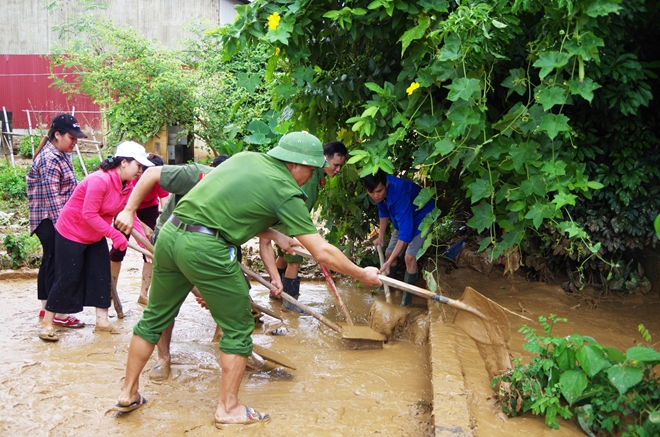Công an tỉnh Hà Giang tăng cường giúp dân khắc phục hậu quả thiên tai - Ảnh minh hoạ 4