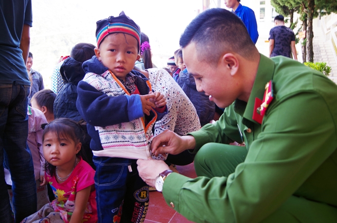 Sẻ chia khó khăn với các em học sinh vùng biên tại Hà Giang - Ảnh minh hoạ 5