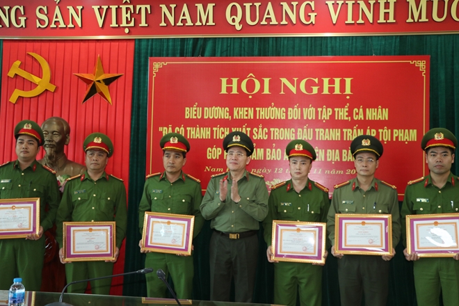 Công an tỉnh Nam Định khen thưởng 6 tập thể, 26 cá nhân - Ảnh minh hoạ 2