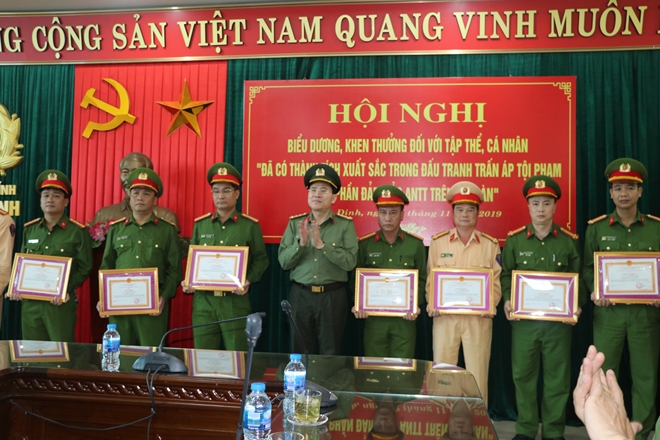 Công an tỉnh Nam Định khen thưởng 6 tập thể, 26 cá nhân - Ảnh minh hoạ 3