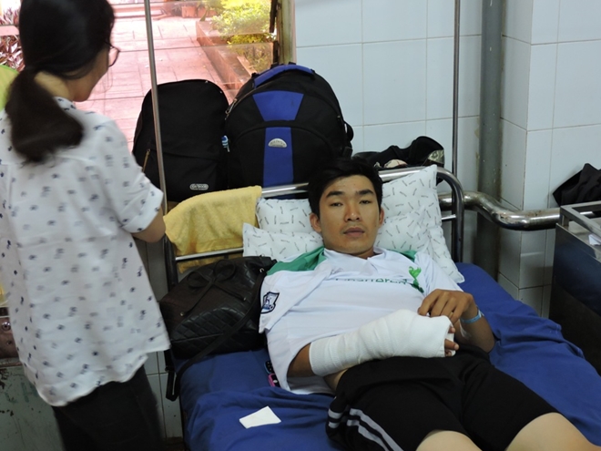 Vác dao đi đòi xe vi phạm rồi chém Cảnh sát trọng thương