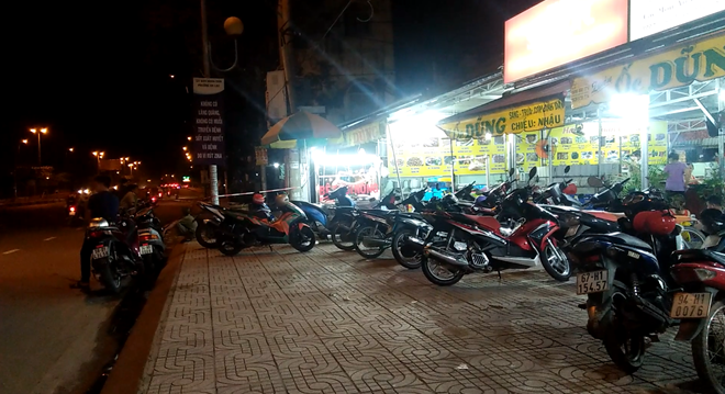 Đầu bếp bị 2 thanh niên lạ mặt đâm gục trong quán nhậu
