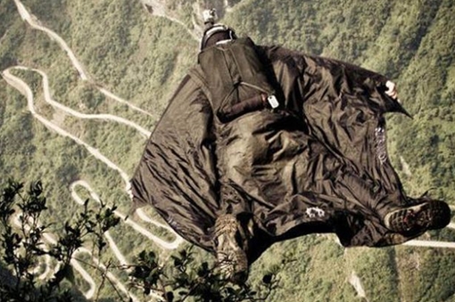 Không quân Anh sử dụng áo siêu chiến binh bay lặng lẽ tấn công IS