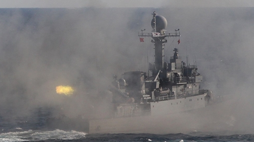 Tàu Hải quân Triều Tiên bất ngờ vượt biên, Hải quân Hàn Quốc bắn hàng loạt đạn pháo