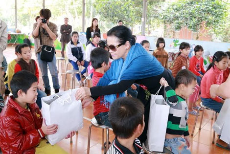 Danh ca Khánh Ly tâm sự cuộc đời trong đêm nhạc đầu xuân