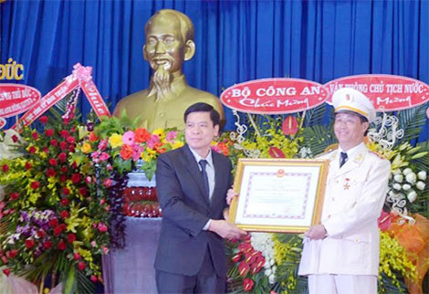 Giám thị Trại giam Thủ Đức được phong tặng danh hiệu Anh hùng lực lượng vũ trang nhân dân