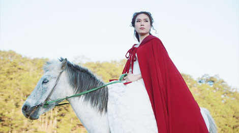 'Tiểu thư váy đỏ' Mỹ Tâm đẹp hút hồn trong MV mới