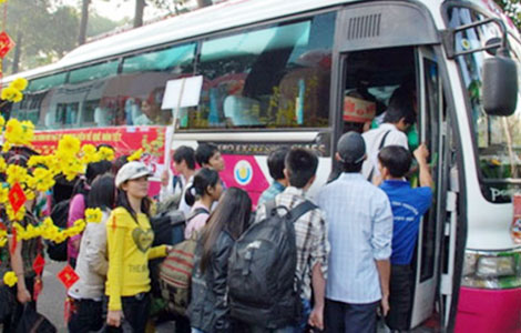 Hàng chục ngàn tấm vé và chuyến xe nghĩa tình chở công nhân về Tết
