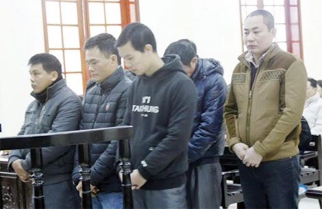 24 tháng tù cho Giám đốc cấy chíp vào cây xăng