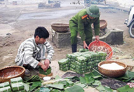 Những người đón Tết trong… trại giam cùng phạm nhân