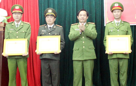 Một trinh sát 'có duyên' bắt tội phạm truy nã