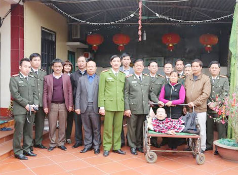 Thăm hỏi, chúc Tết gia đình đồng đội, có 3 người con nhiễm chất độc Dioxin