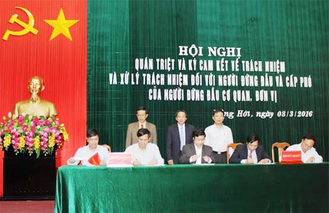 Thuyên chuyển, cho thôi chức đối với những người 'nói không đi đôi với làm'